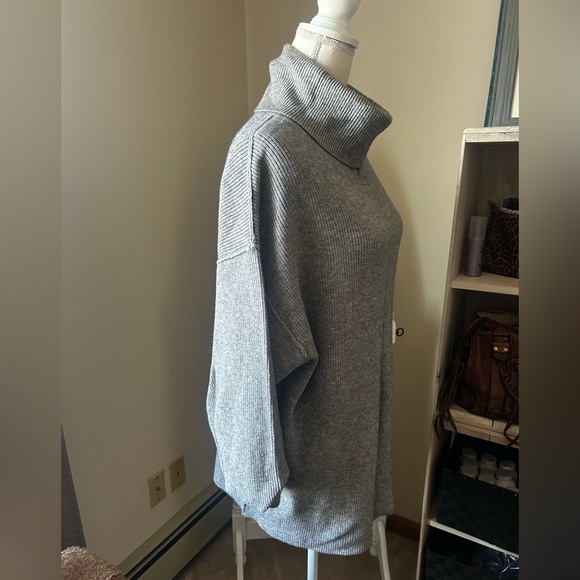 Free People Turtleneck Slouchy Sweater Size M - Picture 4 of 10
